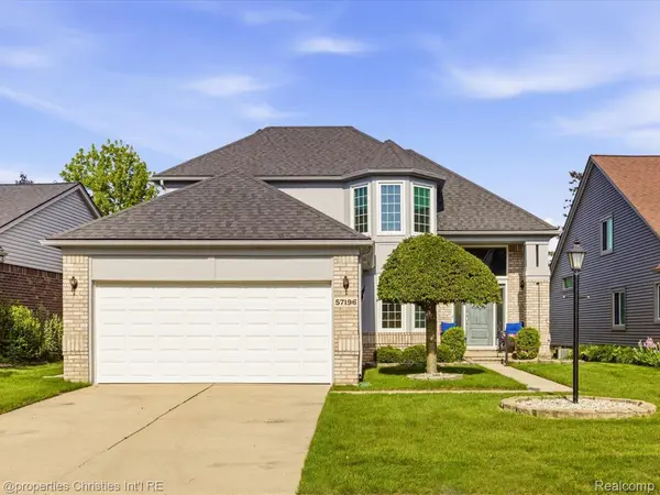 57196 Copper Creek DR W, Washington Township, MI 48094