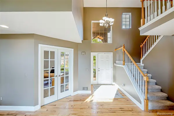 25823 Carriage LN, Lyon Charter Township, MI 48178