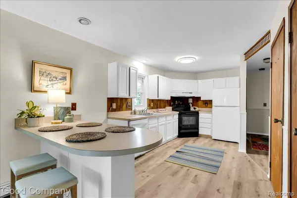 8569 Stonegate DR, Salem Township, MI 48168