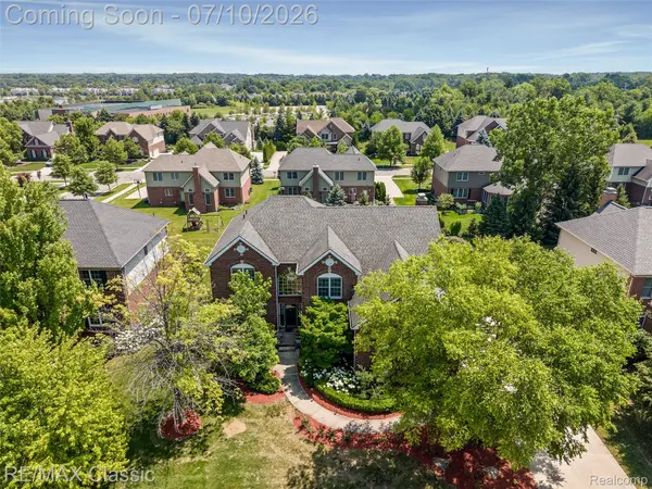 24374 Terra Del Mar DR, Novi, MI 48374