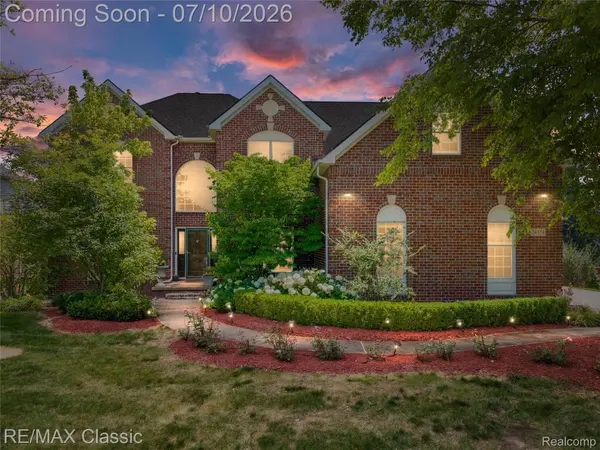 24374 Terra Del Mar DR, Novi, MI 48374