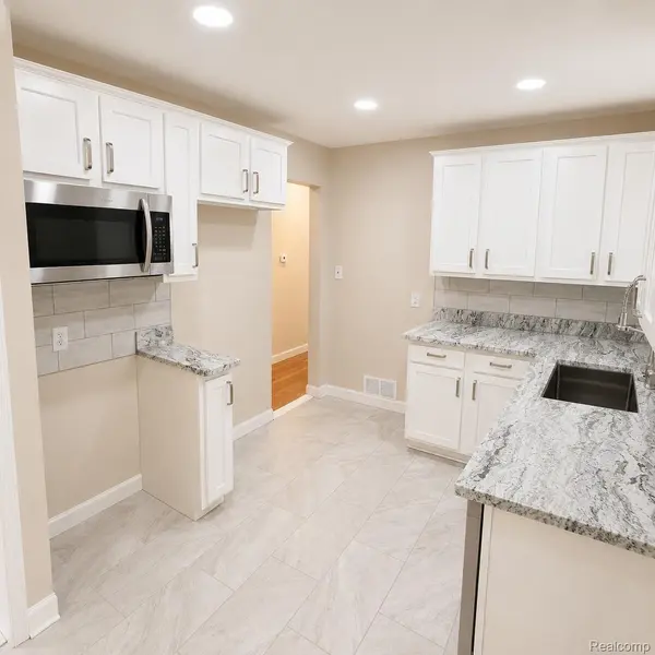 34290 Richard ST, Wayne, MI 48184