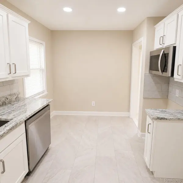 34290 Richard ST, Wayne, MI 48184