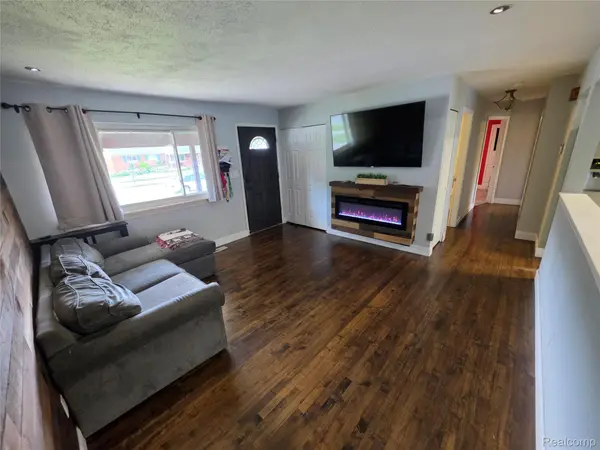 18503 Bittersweet, Fraser, MI 48026