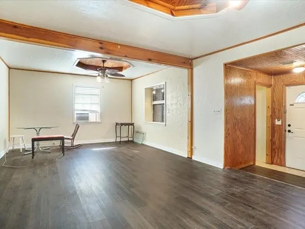33 Park Lane, Gainesville, TX 76240
