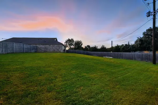 1404 Beach Drive, Azle, TX 76020