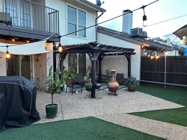 9446 Chimney Corner Lane, Dallas, TX 75243