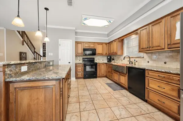 6111 Sandstone Drive, Arlington, TX 76001