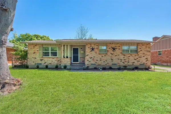 5220 Darlene Street, Dallas, TX 75232