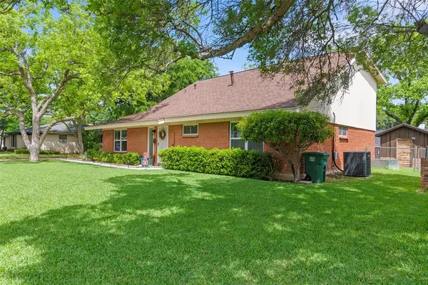 3608 Wooten Drive, Fort Worth, TX 76133