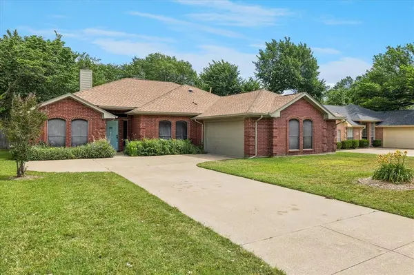 1263 Wendy Court, Kennedale, TX 76060