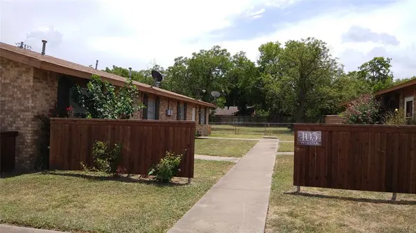 105 W Pine Street, Whitewright, TX 75491