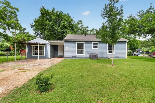 8752 Woodcastle Drive, Dallas, TX 75217