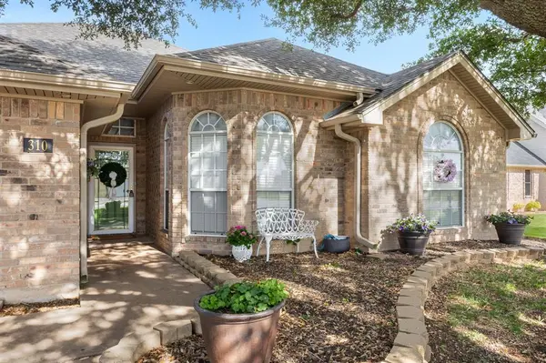 310 Centennial Parkway, Henrietta, TX 76365