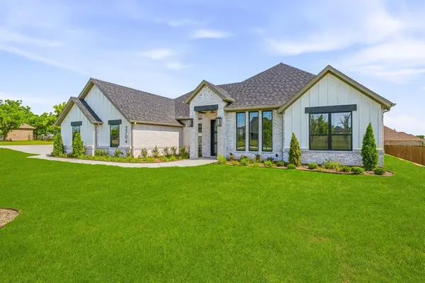 2704 Village Road, Granbury, TX 76049