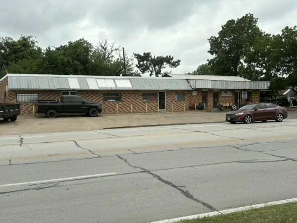 1601 N Kaufman Street, Ennis, TX 75119