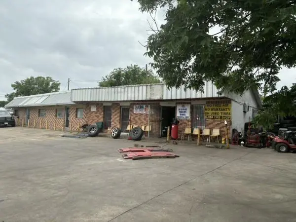1601 N Kaufman Street, Ennis, TX 75119