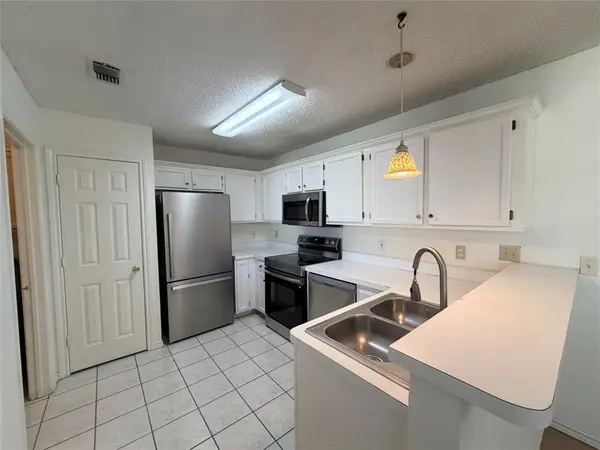 805 Hillbrooke Drive, Arlington, TX 76001