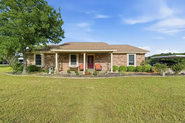 2009 Adams Lane S, Azle, TX 76020