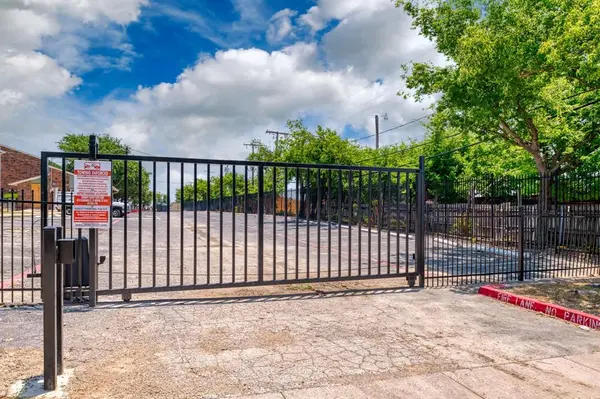 8037 W Elizabeth Lane #223, Fort Worth, TX 76116