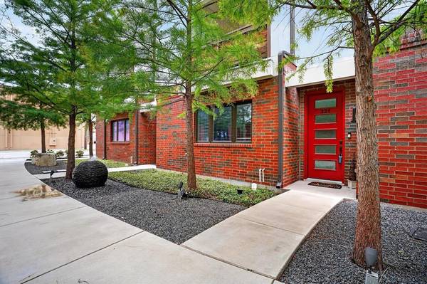 321 College Avenue, Fort Worth, TX 76104