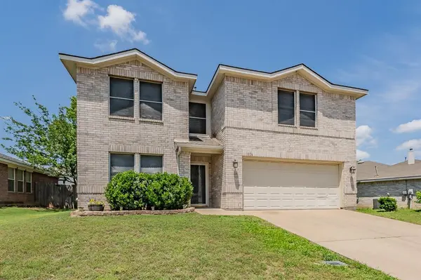 1036 Triple Crown Drive, Fort Worth, TX 76179