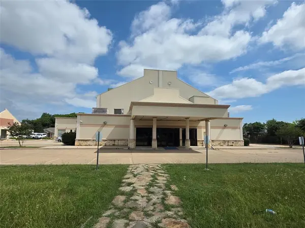 1715 Sandalwood Drive, Grand Prairie, TX 75052