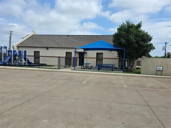 1715 Sandalwood Drive, Grand Prairie, TX 75052