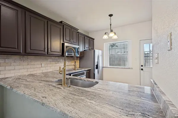 1383 Mimosa Lane, Lewisville, TX 75077