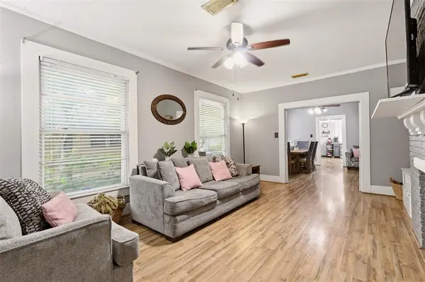 908 N Winnetka Avenue, Dallas, TX 75208