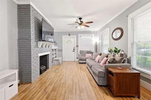 908 N Winnetka Avenue, Dallas, TX 75208