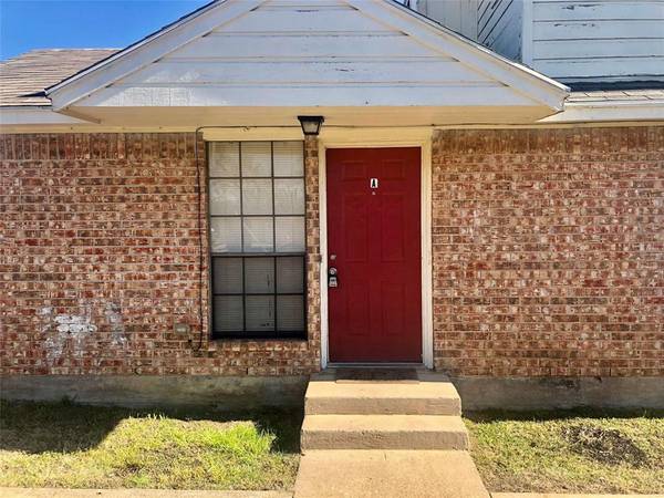 205 S Kenney Street #A, Kennedale, TX 76060