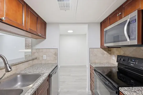 8750 Park Lane #111, Dallas, TX 75231
