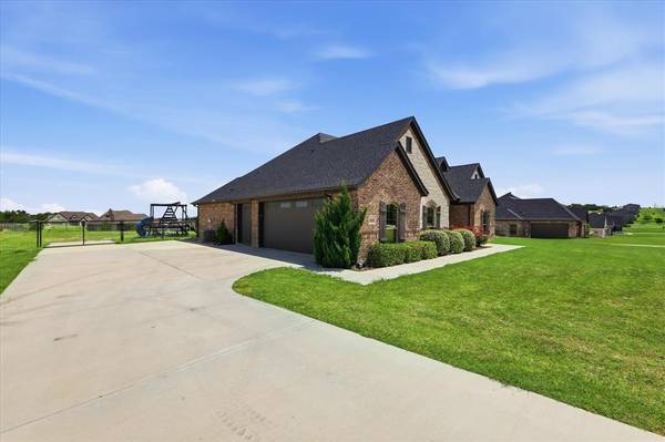6929 Veal Station Road, Weatherford, TX 76085