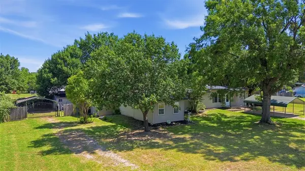 1941 Lariat Lane, Burleson, TX 76028