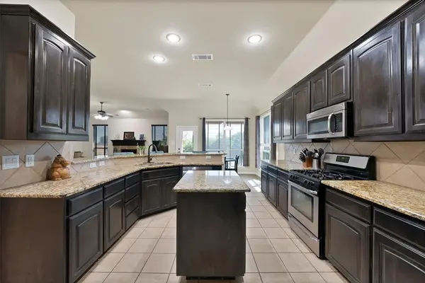 7256 Lake Country Drive, Fort Worth, TX 76179