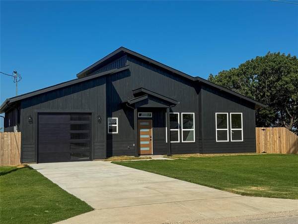 501 N Cleburne Whitney Road, Rio Vista, TX 76093
