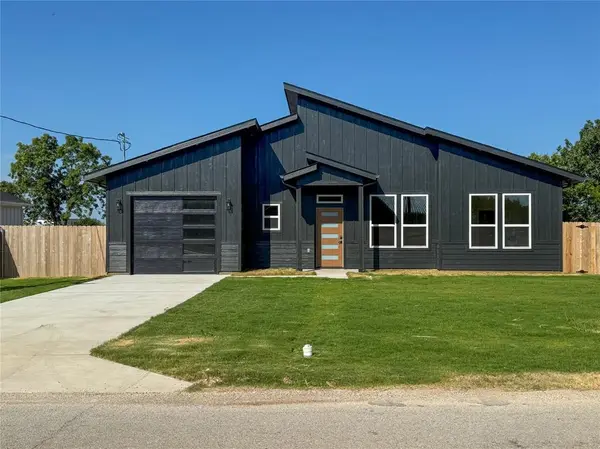 501 N Cleburne Whitney Road, Rio Vista, TX 76093