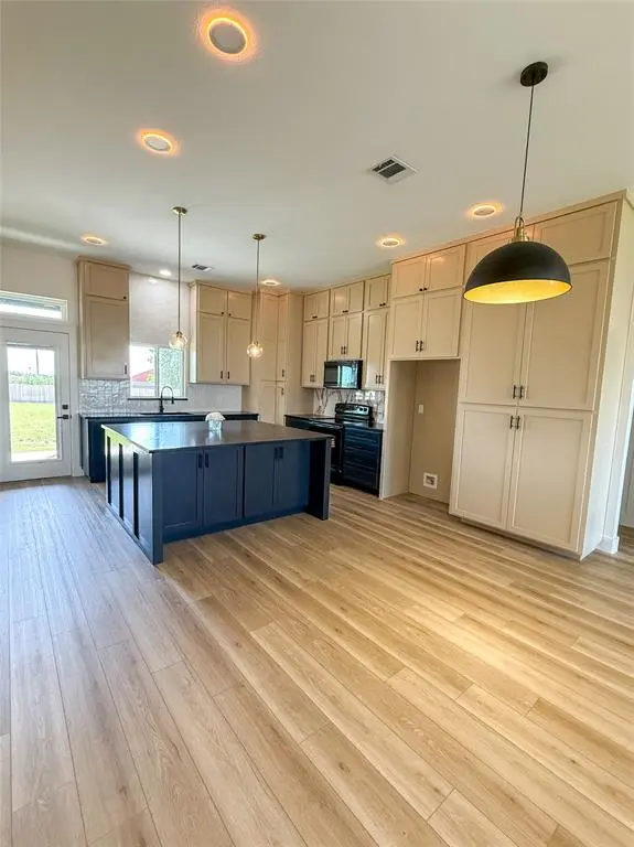501 N Cleburne Whitney Road, Rio Vista, TX 76093