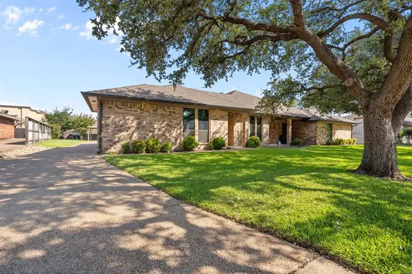 5110 Ledgestone Drive, Fort Worth, TX 76132