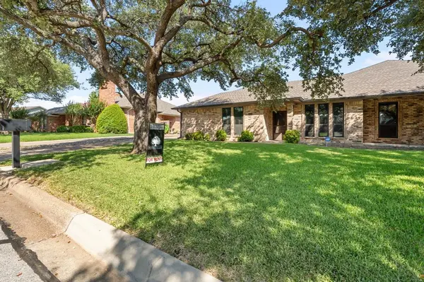 5110 Ledgestone Drive, Fort Worth, TX 76132