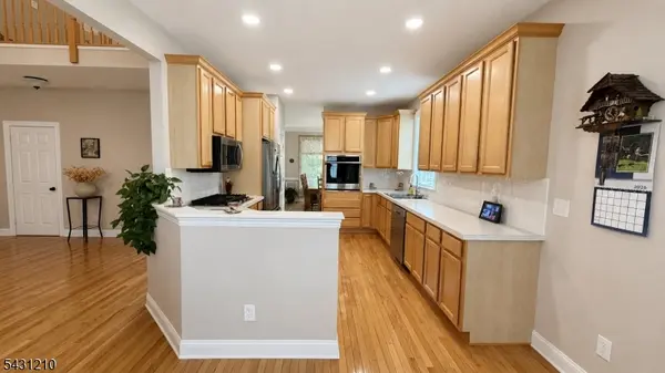 4 Spinnaker Dr, South Amboy City, NJ 08879
