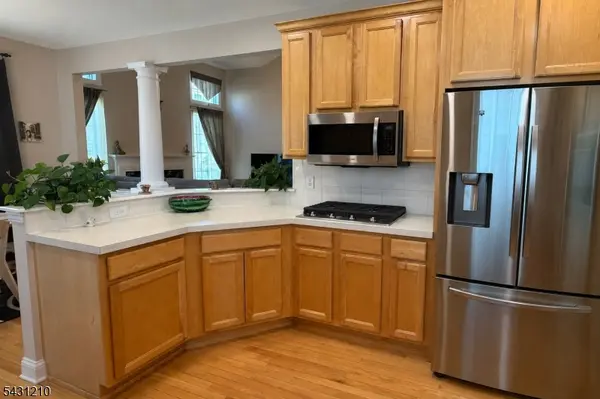 4 Spinnaker Dr, South Amboy City, NJ 08879