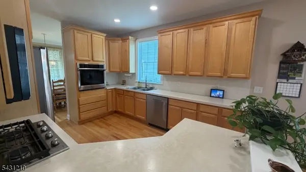 4 Spinnaker Dr, South Amboy City, NJ 08879