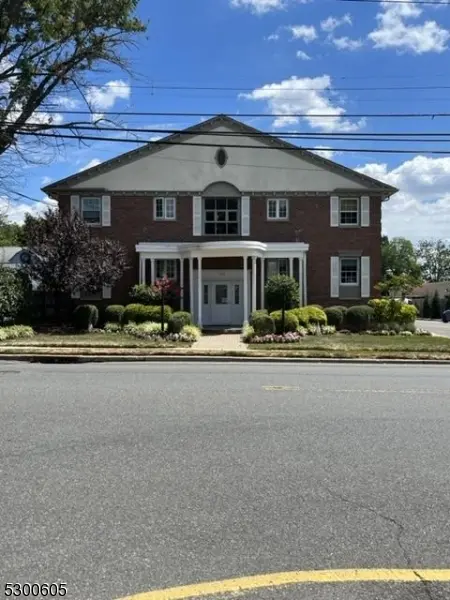 206 Main St #23, Millburn Twp., NJ 07041