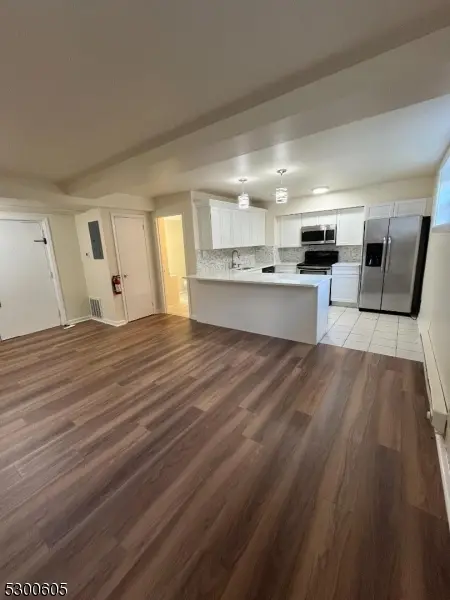 206 Main St #23, Millburn Twp., NJ 07041