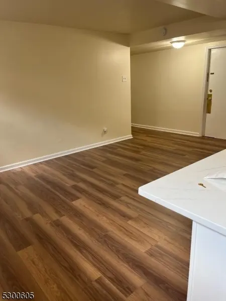 206 Main St #23, Millburn Twp., NJ 07041