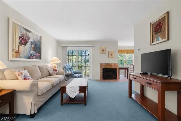 22 Willow Ci #702, Hamburg Boro, NJ 07419