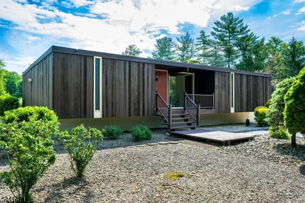 34 Henderson Rd, South Brunswick Twp., NJ 08824