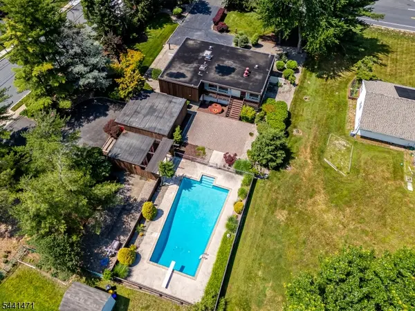 34 Henderson Rd, South Brunswick Twp., NJ 08824
